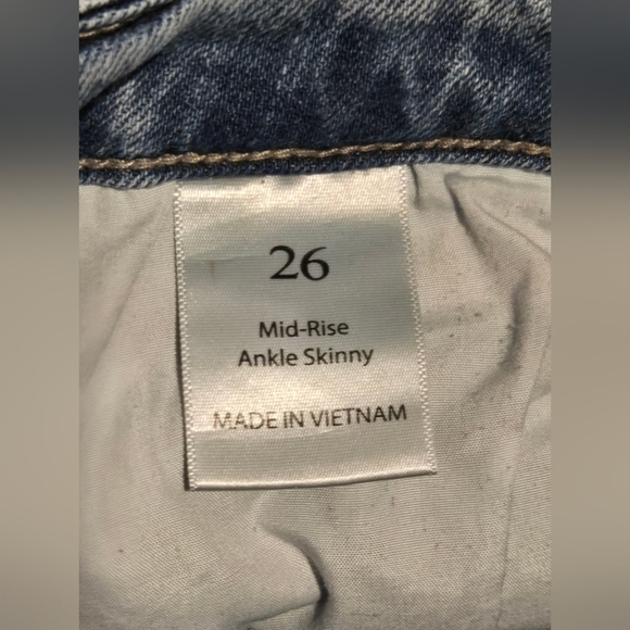 Willow - Root Distressed Blue Jeans - Picture 8 of 8